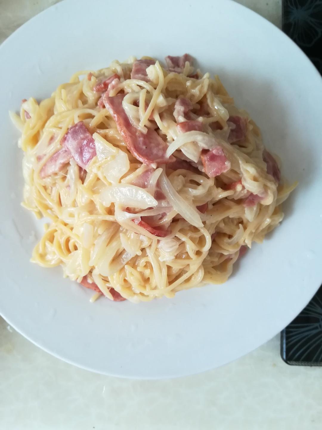 超简单的奶汁培根意面Carbonara