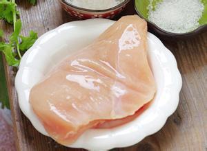 杏鲍菇炒鸡胸肉的做法