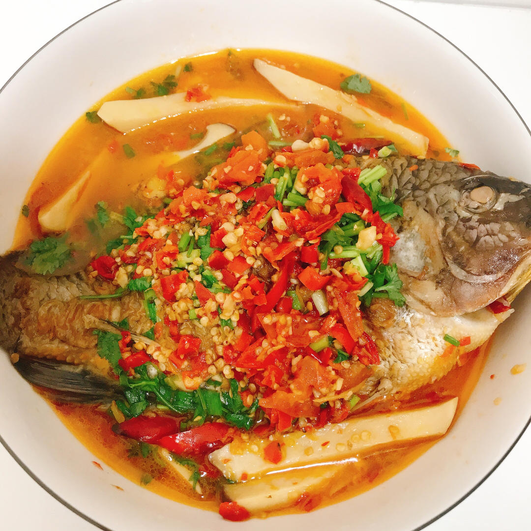 私家菜谱丨3种调料就能搞定2碗米饭的剁椒炖鱼