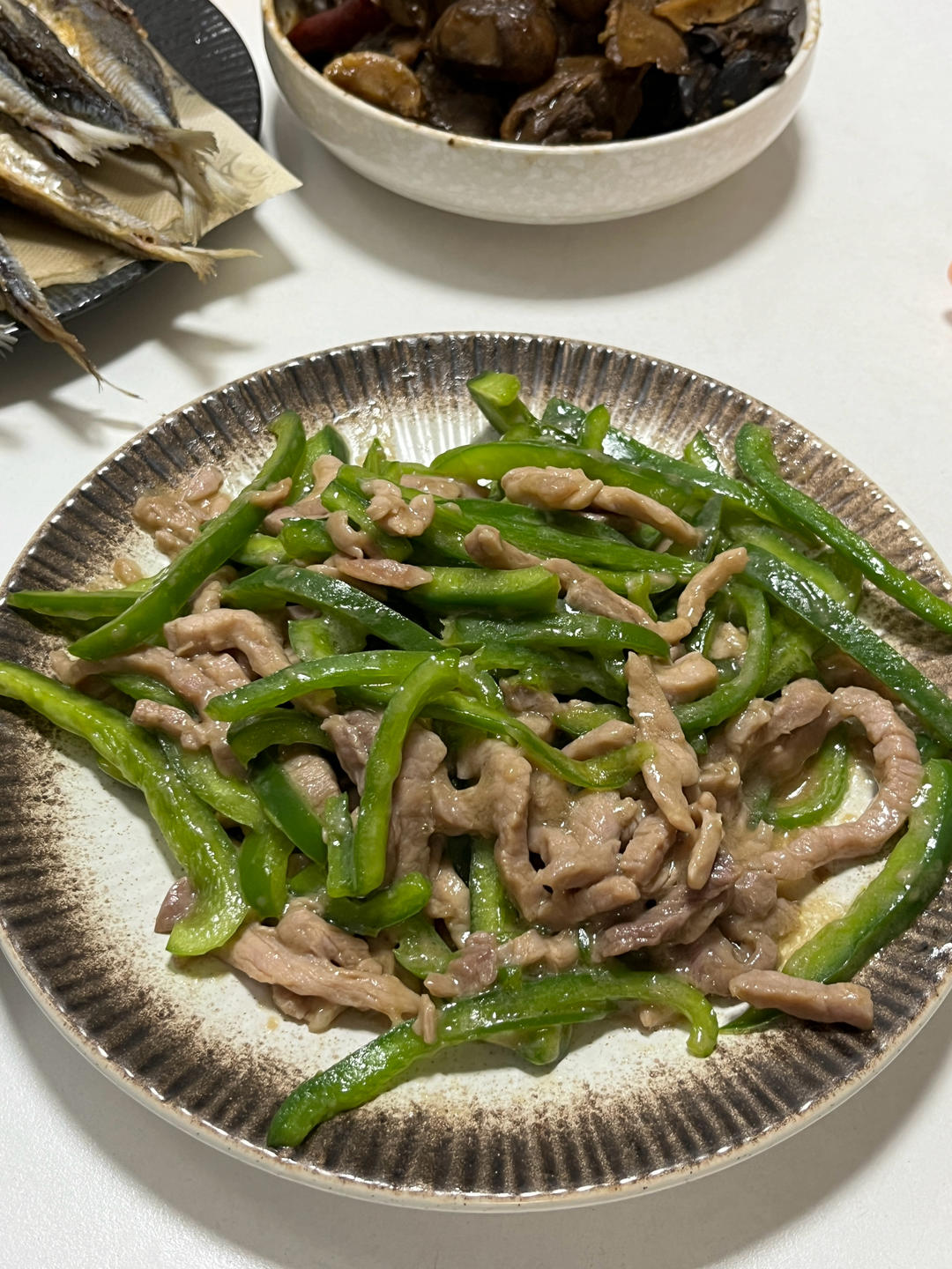 青椒肉丝，这样炒太好吃了。