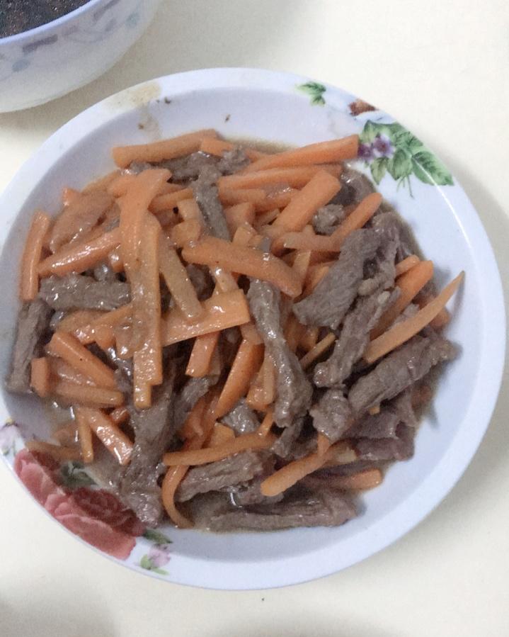 胡萝卜炒牛肉