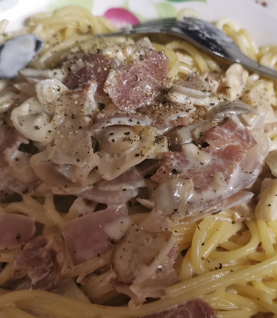 奶油蘑菇培根意大利面