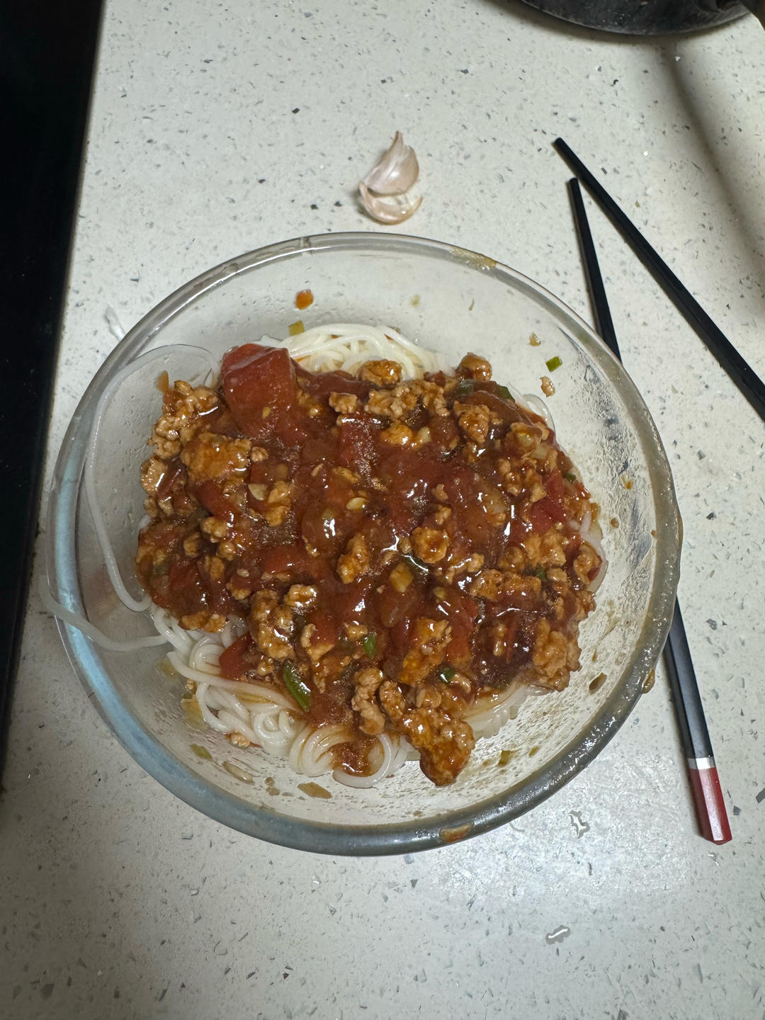 一碗根本不够的番茄肉酱面