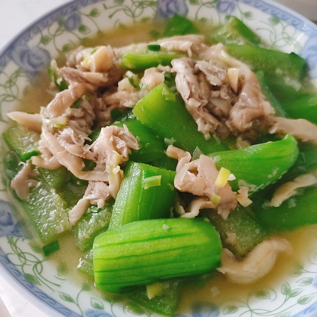 丝瓜炒蘑菇