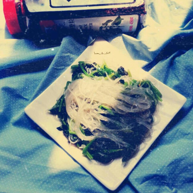 菠菜炒粉丝