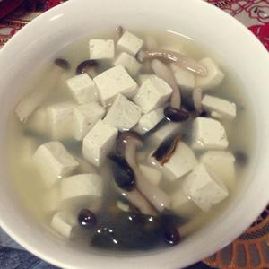 真姬菇豆腐汤的做法 步骤4