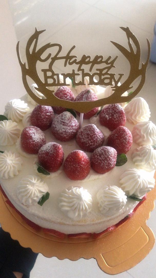 新手必成8寸生日蛋糕（详细多图干货经验分享，解决戚风蛋糕塌陷，奶油饰面涂不好，烤箱温度不好掌握等各种问题）