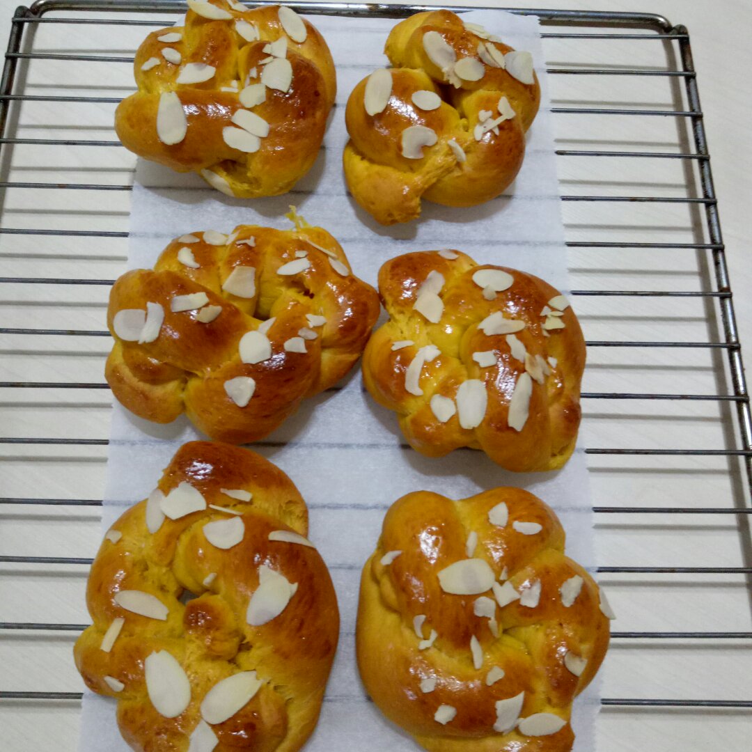 南瓜芝麻面包——天然的色彩揉进面团里