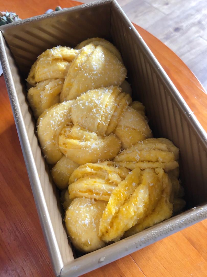 视频菜谱：做过几百次的椰蓉吐司面包