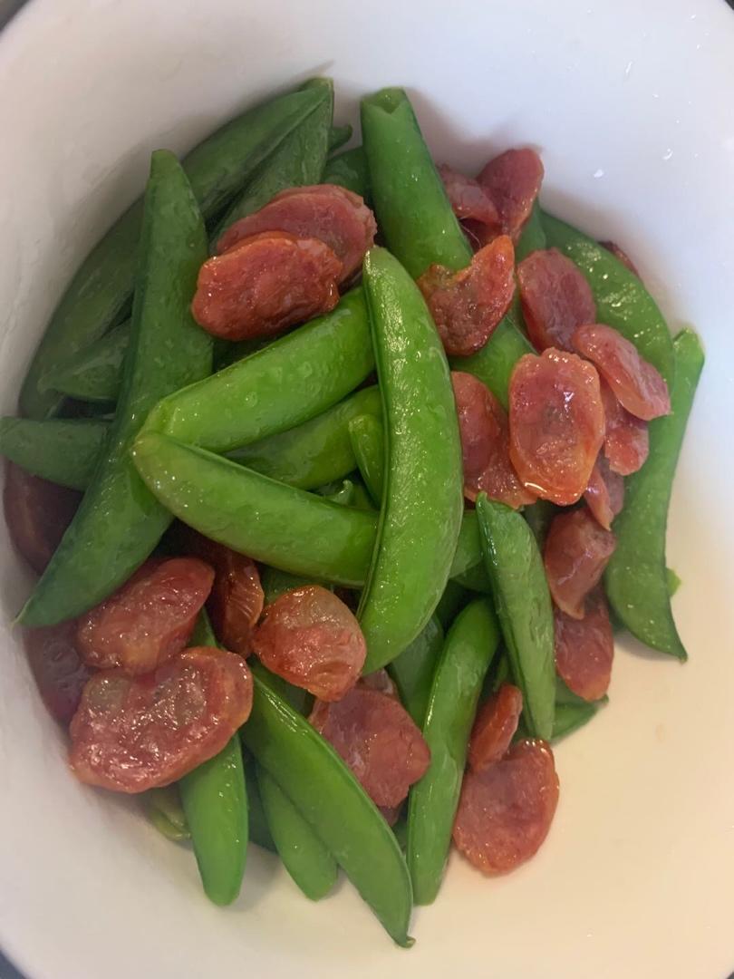 腊肠炒荷兰豆