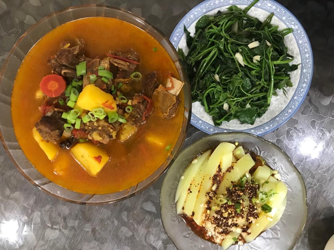 番茄土豆炖牛腩