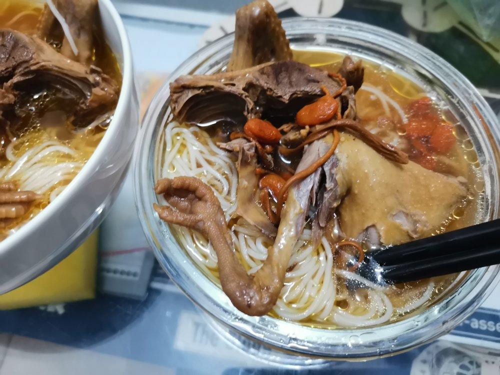 当归黄芪杞枣山药乳鸽汤【5月北鼎珐琅铸铁锅食谱】