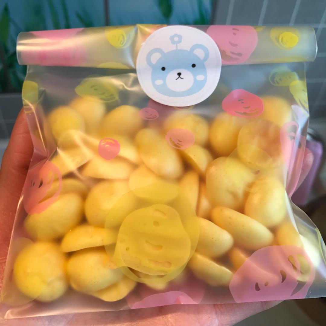 入口即化的无添加蛋黄溶豆