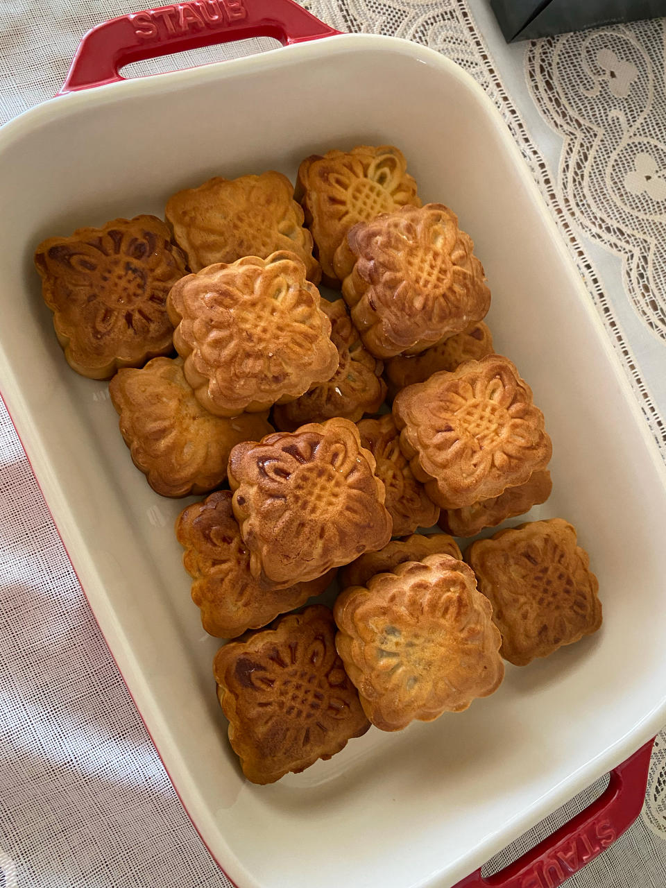 广式月饼—蛋黄莲蓉月饼