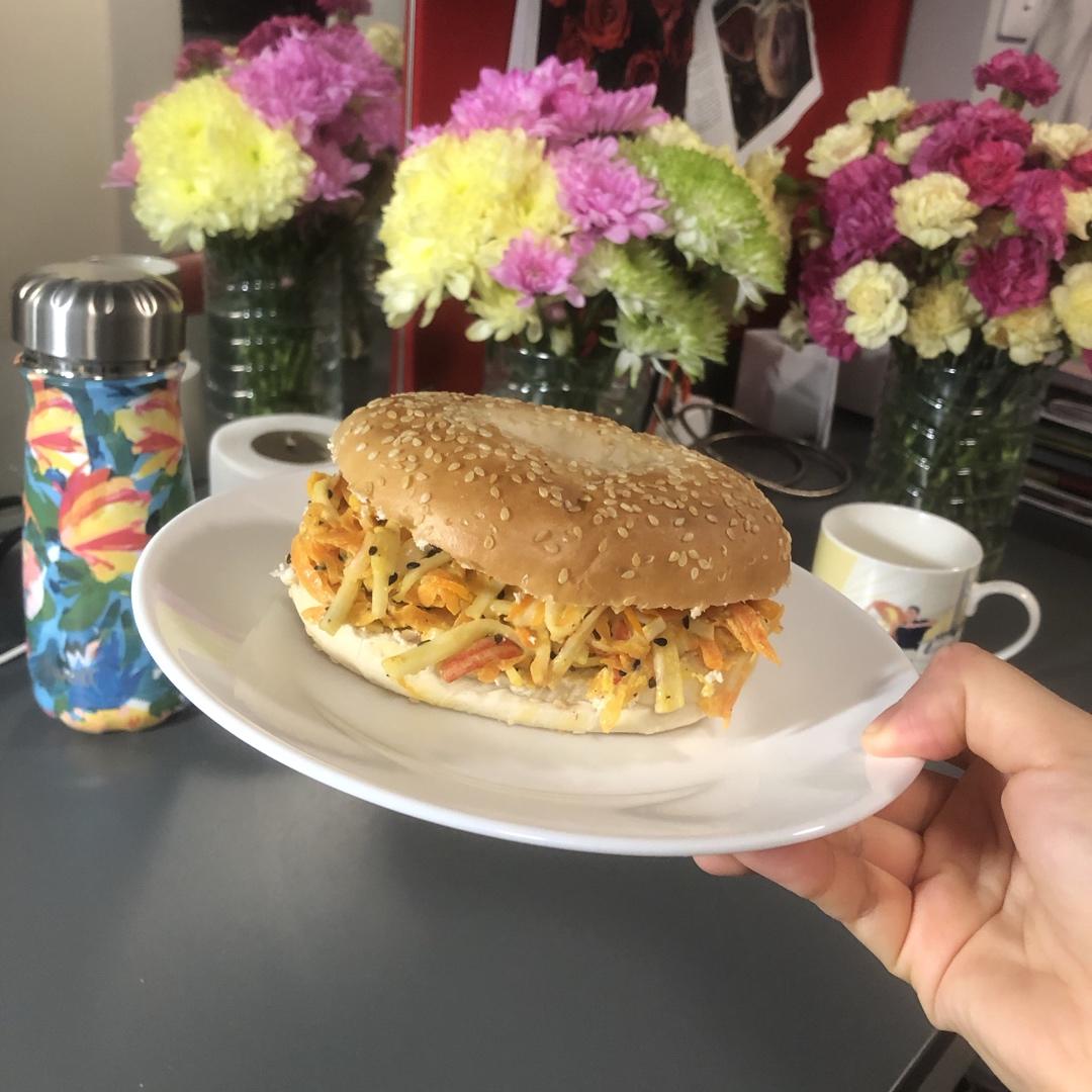 胡萝卜蟹柳丝温沙拉【健康小食】