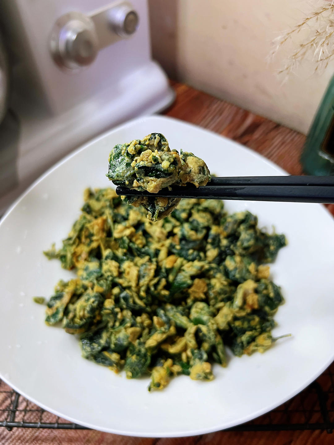 紫苏炒鸡蛋：一把紫苏，满屋清香
