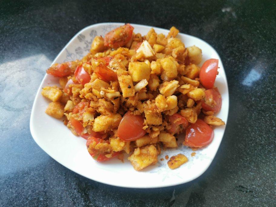 剩馒头的春天——西红柿🍅炒馒头丁