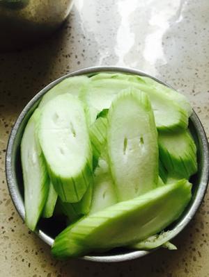 胡萝卜香菜鸡蛋素馅馄饨的做法 步骤2