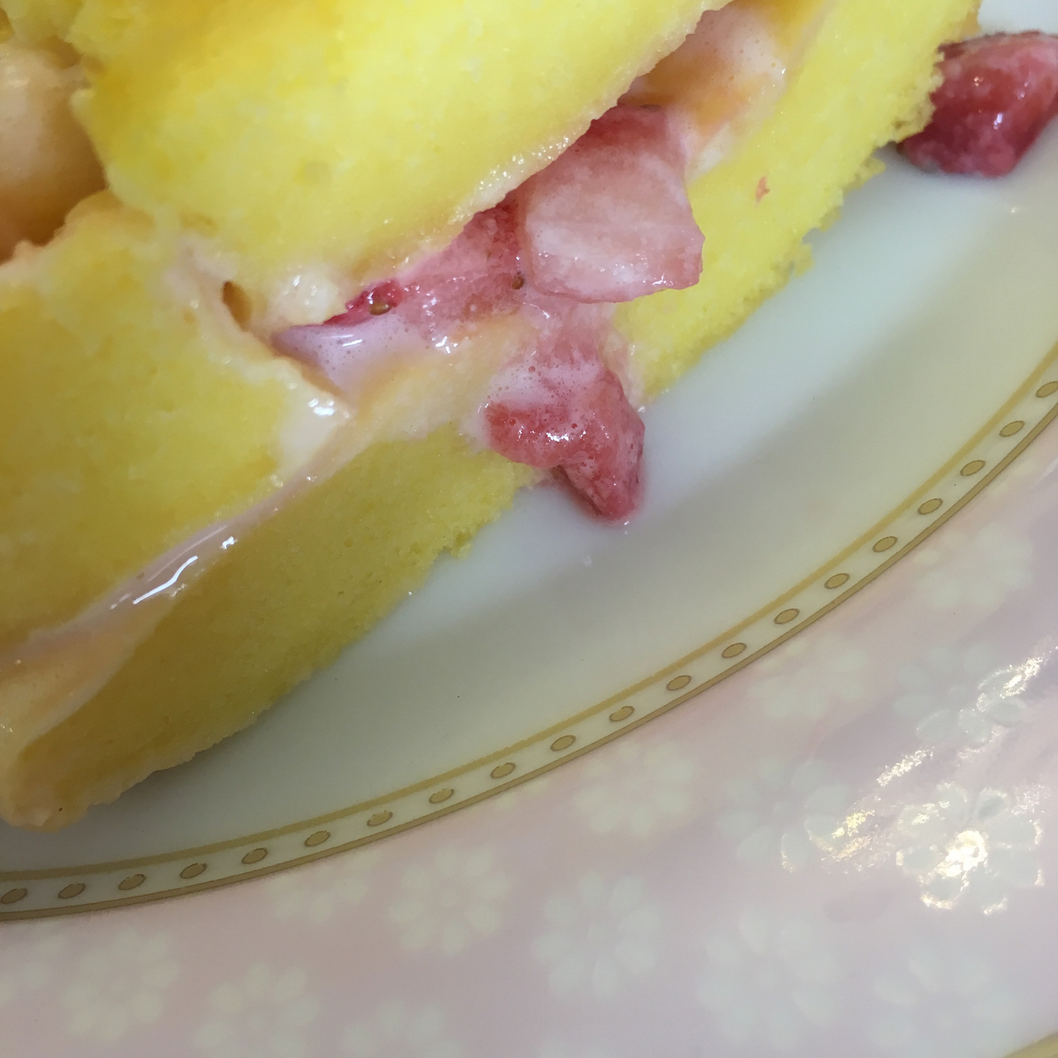 草莓奶油蛋糕卷