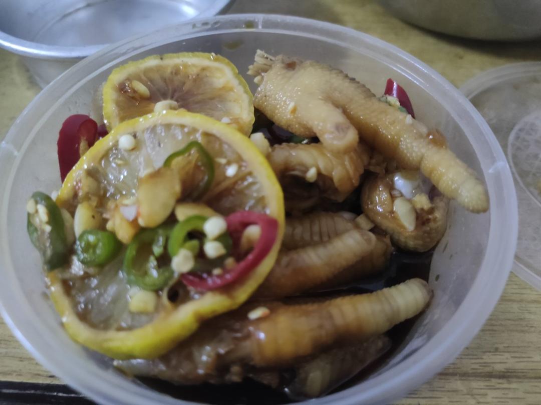 网红泡鸡脚酸辣鸡爪
