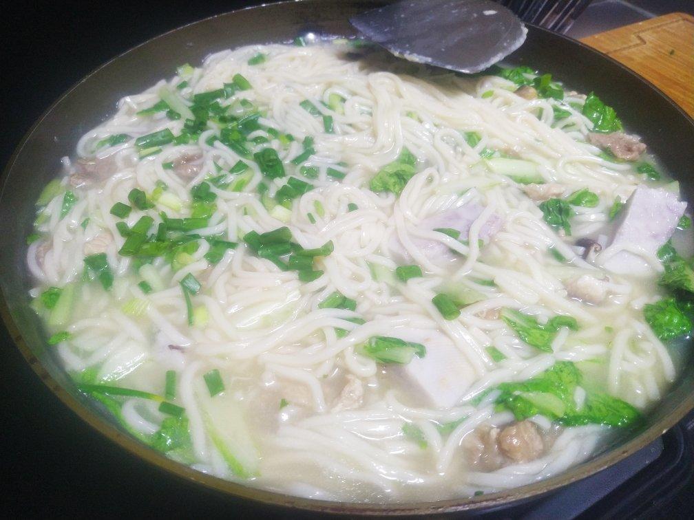 卤面条