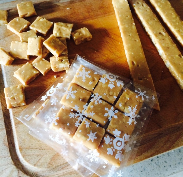 超详细TIPS—自制超美味牛轧糖（熬糖版），秒杀棉花糖版