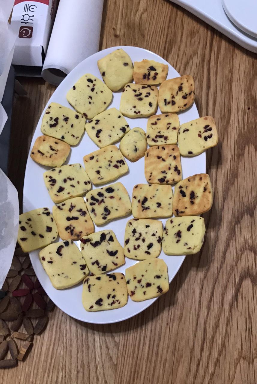 雯雯2zm3做的蔓越莓饼干微波炉版