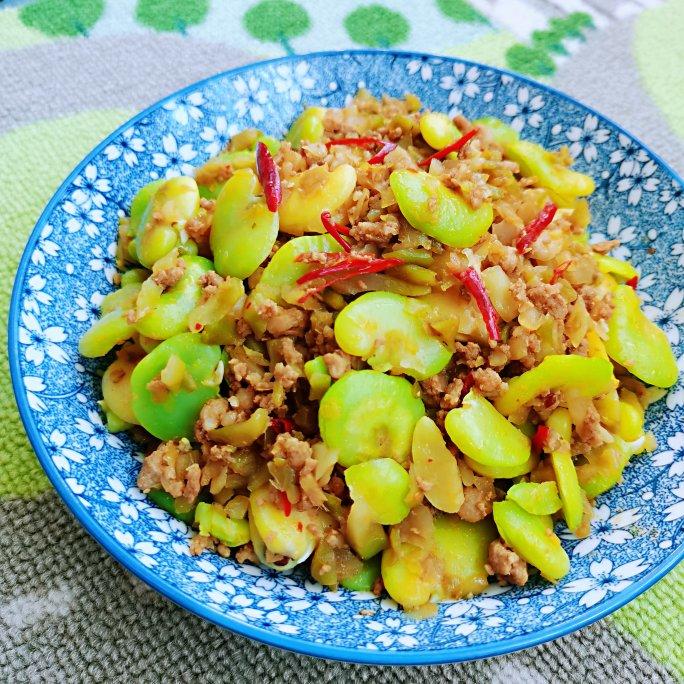 咸菜肉末炒蚕豆瓣