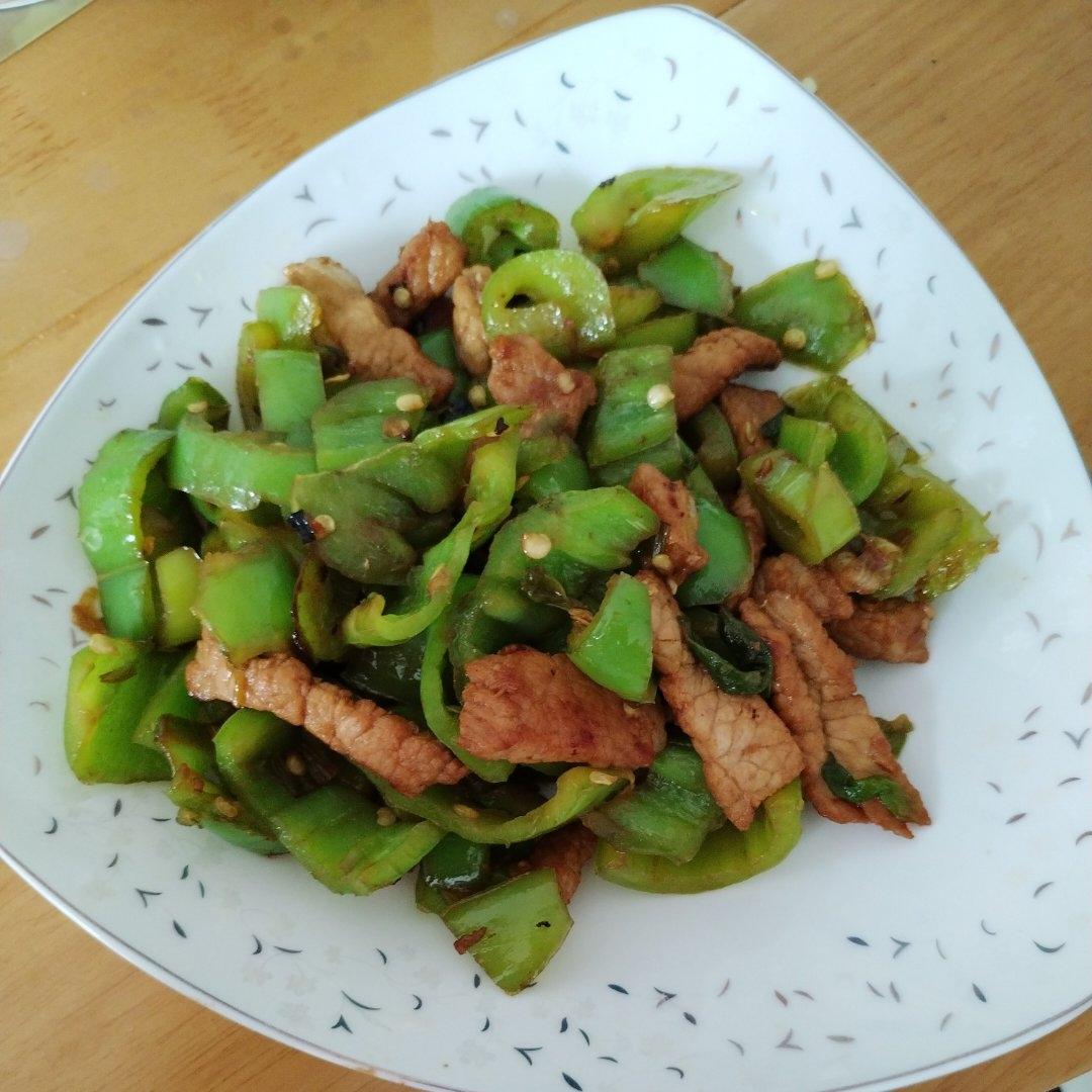 巨下饭的尖椒肉丝好吃得一碗接一碗