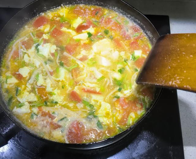 西红柿金针菇鸡蛋汤的做法
