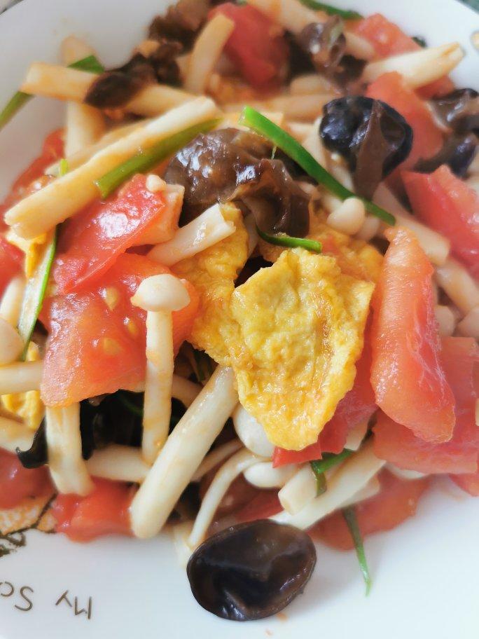 夏天必备素菜巨下饭的西红柿鸡蛋炒白玉菇的全部作品