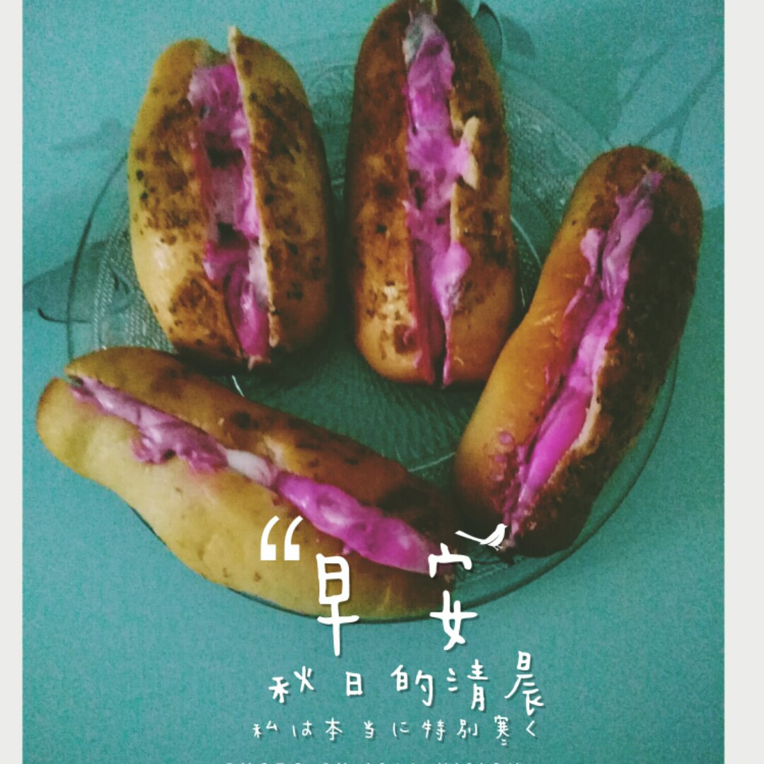 草莓酥粒面包