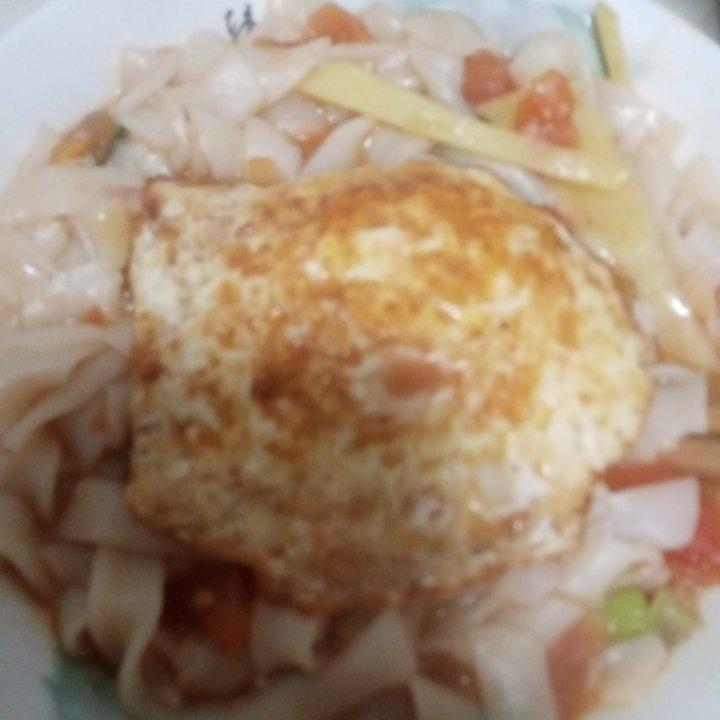 番茄鸡蛋汤米粉，教你煮出红色的汤，早餐来一碗元气满满