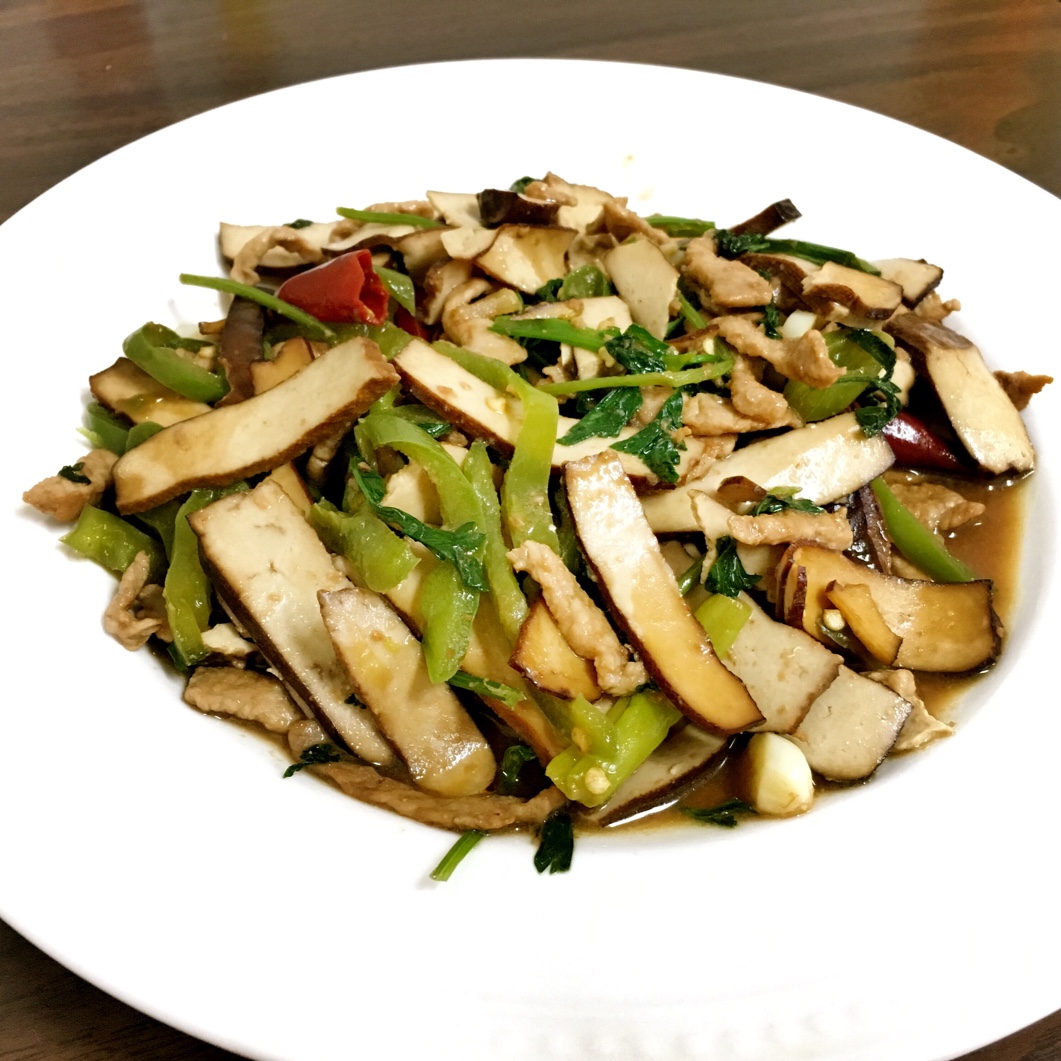 青椒香干炒肉丝