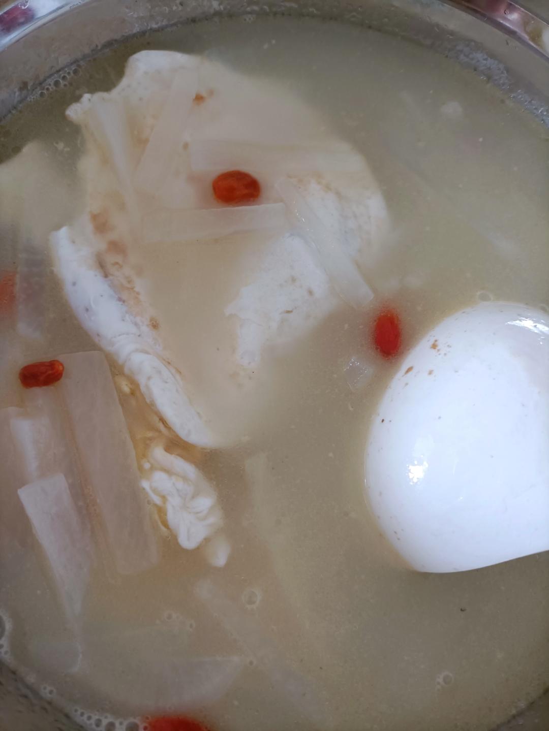 适合宝宝秋天喝的汤·煎蛋白萝卜汤