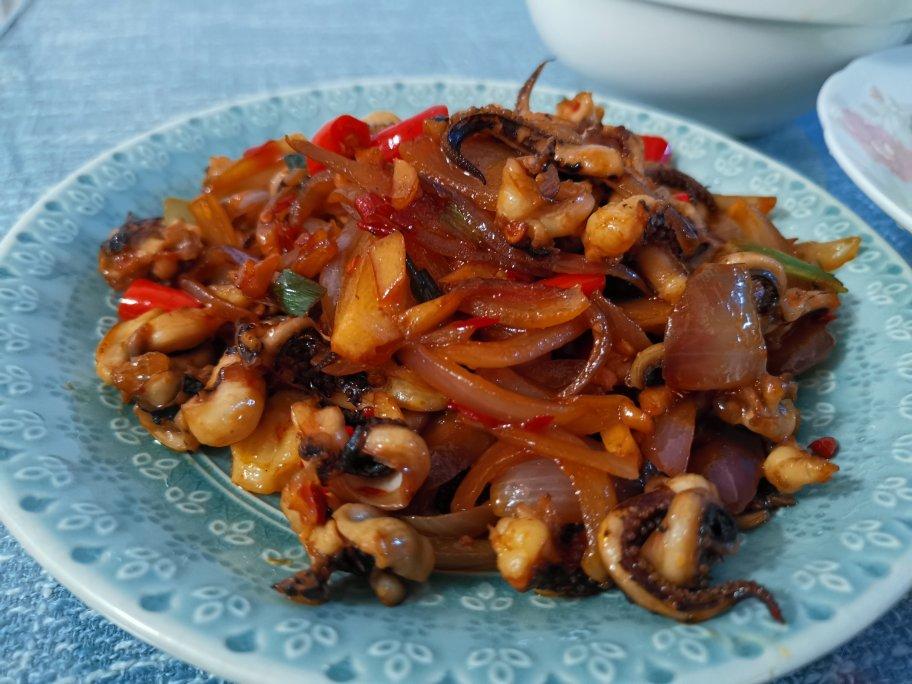 完全没有腥味超好吃营养的洋葱炒鱿鱼须