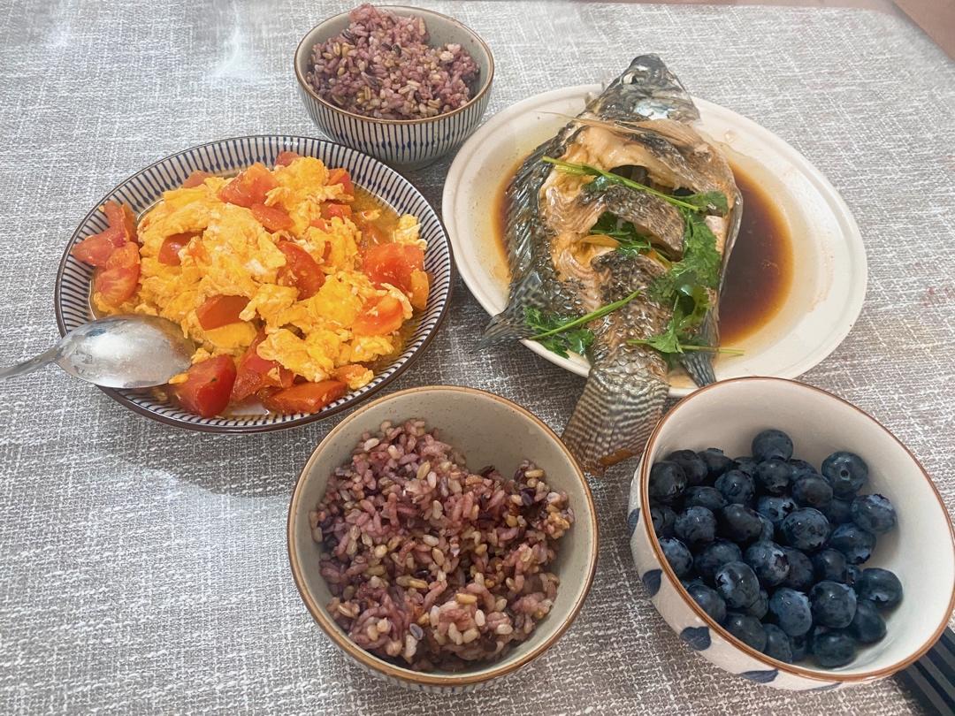 过年餐桌上少不了的菜——清蒸罗非鱼