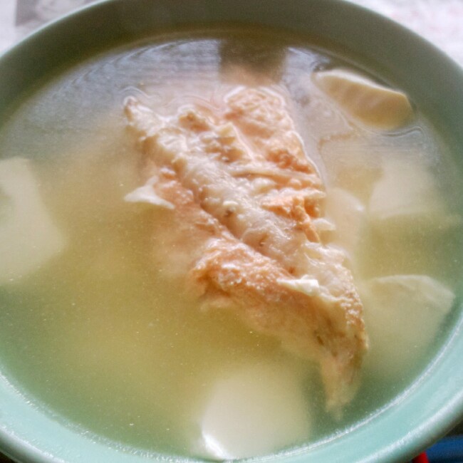 三文鱼骨头豆腐汤