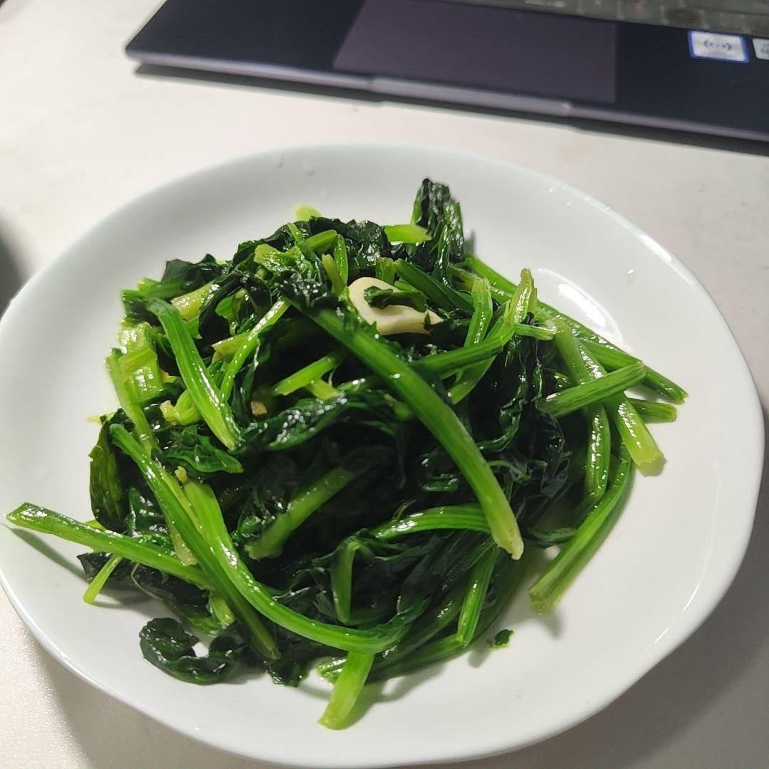 不涩口又嫩的清炒菠菜