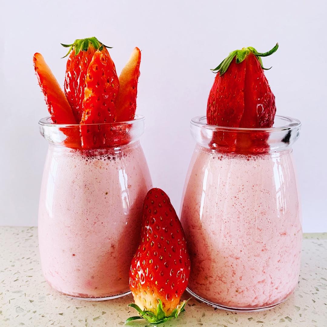 三色牛奶樱花草莓布丁