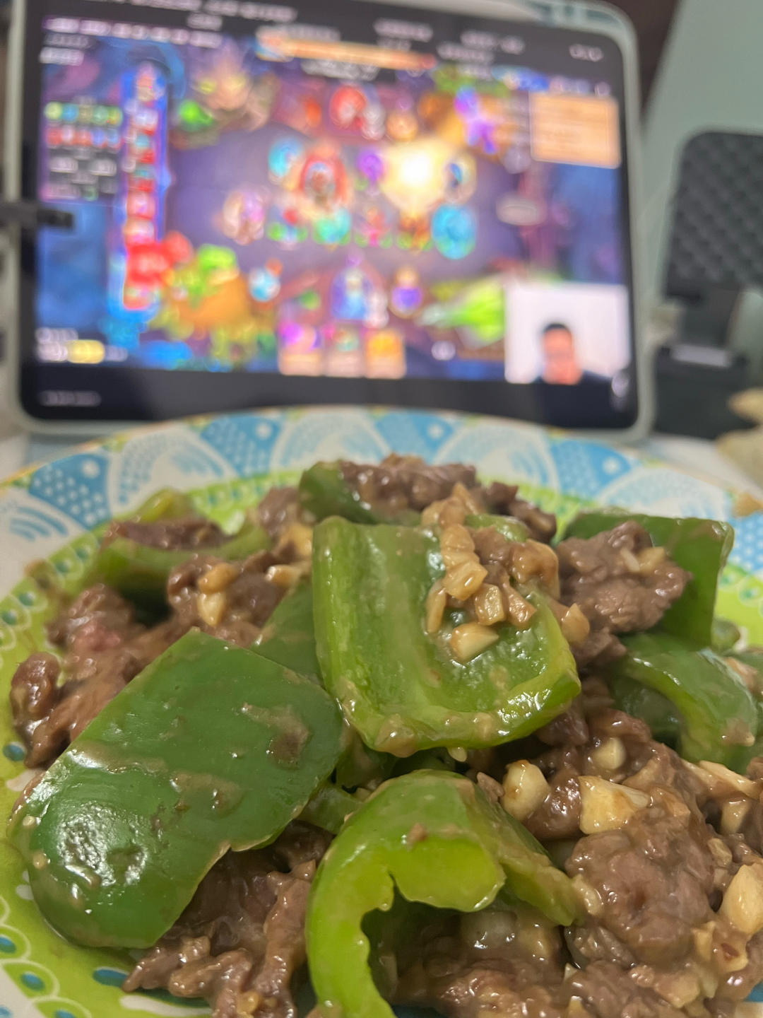 3分钟快手青椒炒牛肉，家庭版无盐无味精嫩香牛肉，我的常备菜单