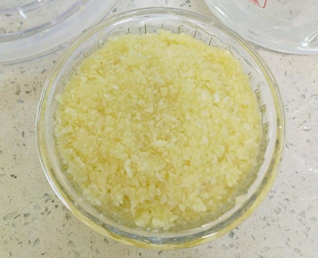 绞肉机版 蒜蓉(备菜),做一次,可以用好多次呢!的做法