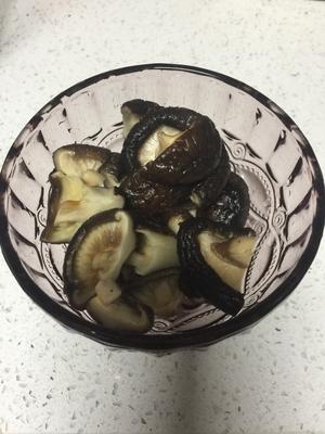青菜香菇面筋煲🍲的做法 步骤4