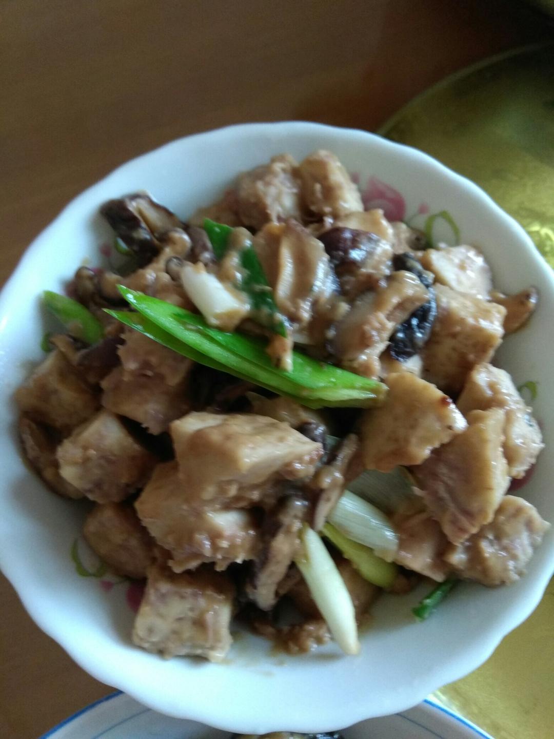 香菇肉末焖香芋(宝贝最喜欢吃的菜之一)