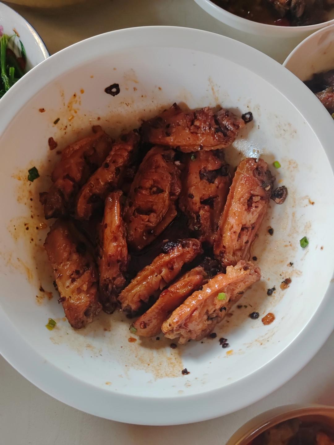 不要再可乐鸡翅了，求求你试试蒜香鸡翅吧，香味捅破天花板！