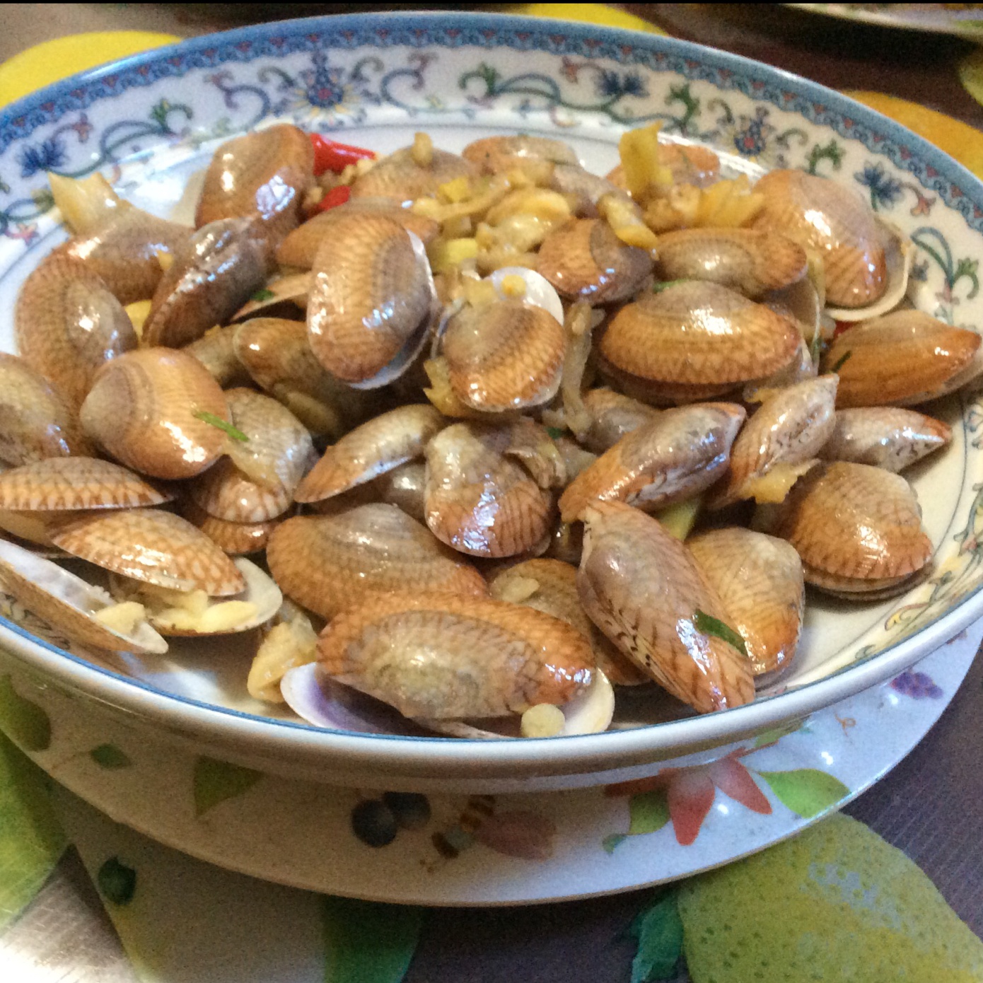 蒜香炒花甲