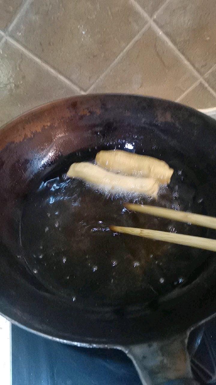 胖乎乎的自制油条