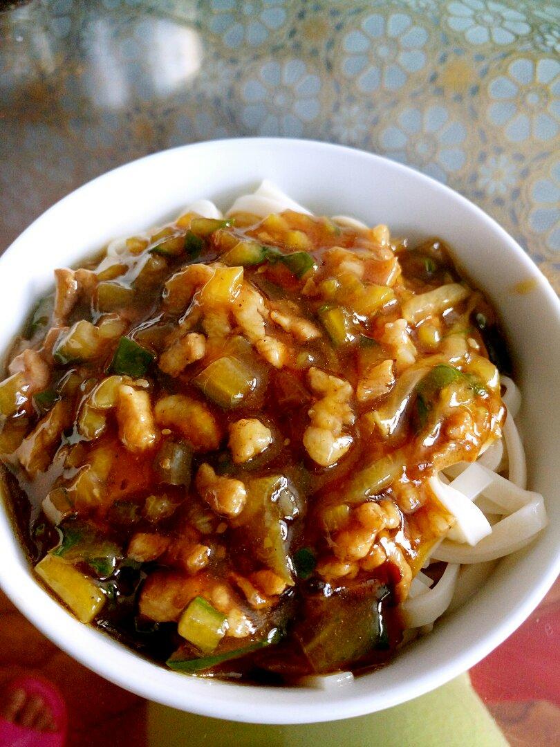 吕串串是我呀做的老北京三鲜打卤面