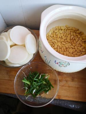 黄豆萝卜汤的做法 步骤1
