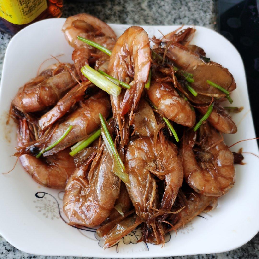 吃完还会继续舔手指的    快手油闷大虾